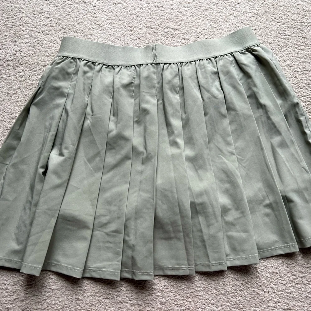 Alo Yoga Women Varsity Tennis Skirt Limestone Pleated Elastic Waistband A Line M